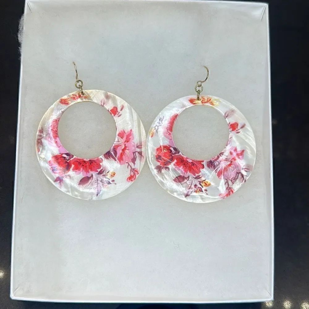 Real Rose Shell Earring- NWOT - Picture 2 of 5